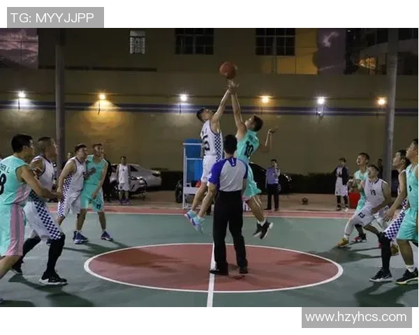 《传奇球王与绿茵之路：一位足球巨星的崛起与奋斗历程》